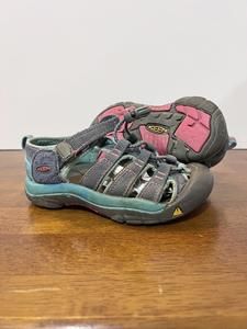 Keen Newport H2 kids Infants Sandal No Size likely 10-12. bottom measures 7.75”